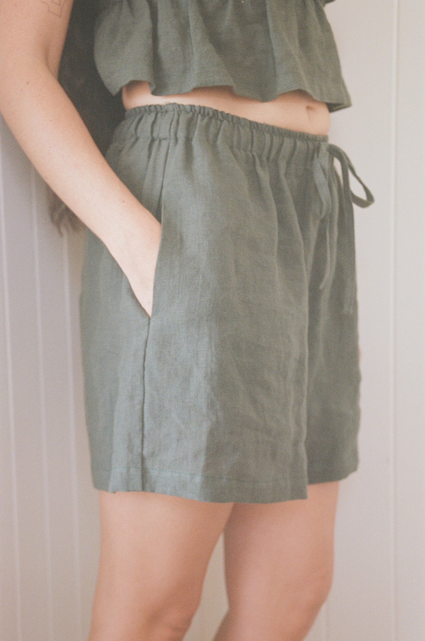 BINDI BERMUDA SHORTS- MOSS