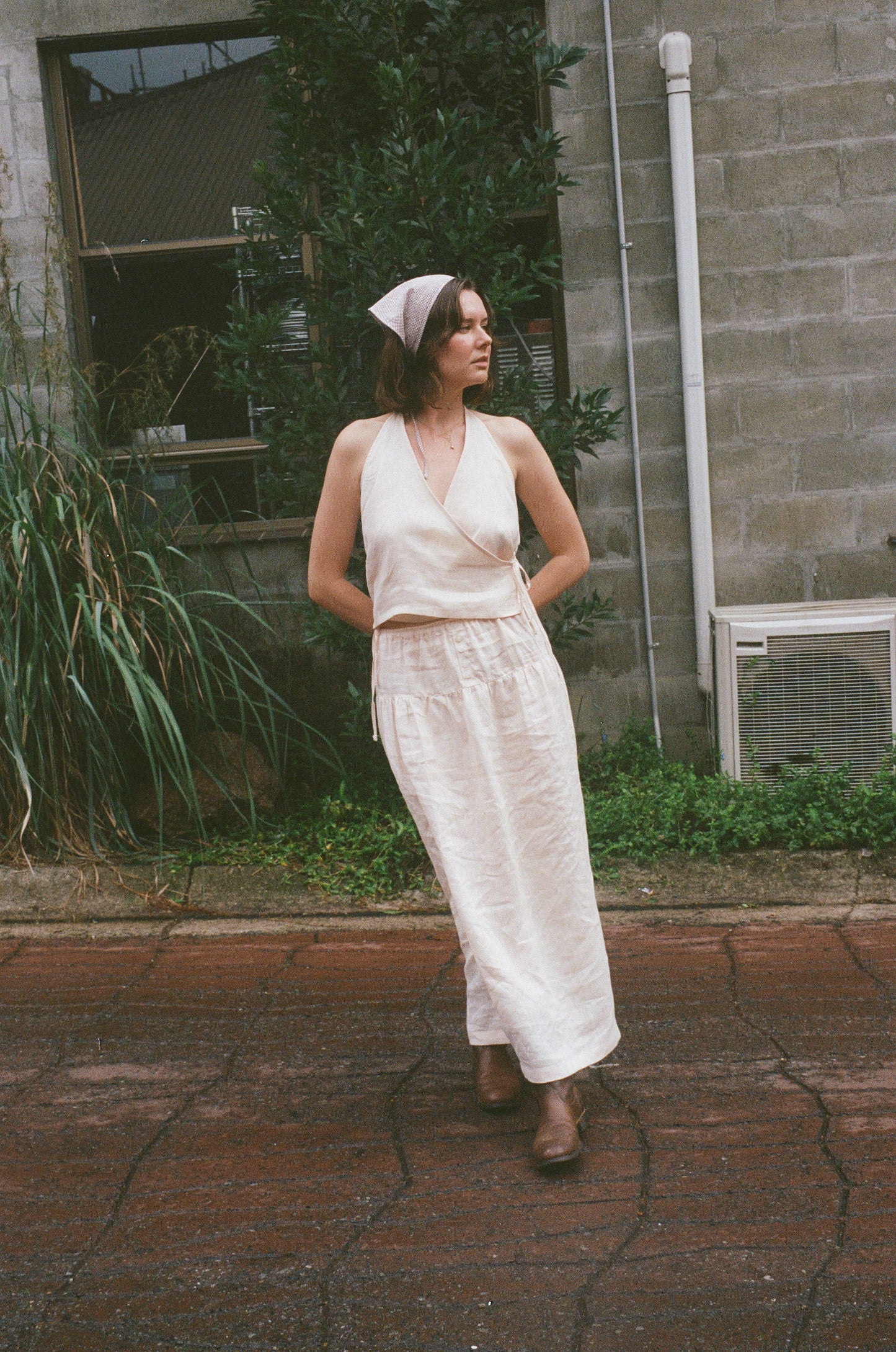 FOUR BUTTON SKIRT - SESAME