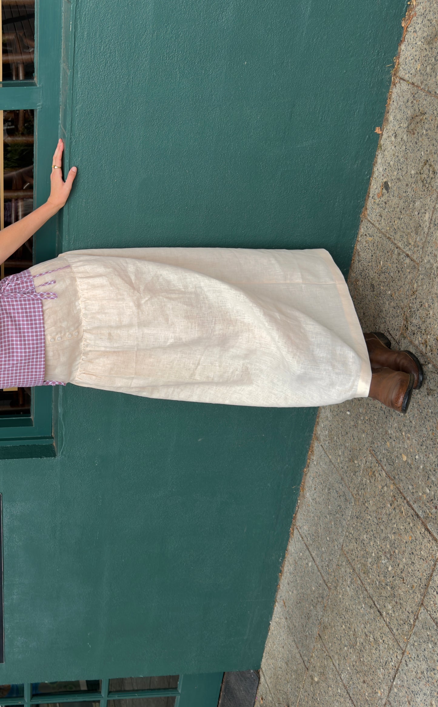 FOUR BUTTON SKIRT - SESAME