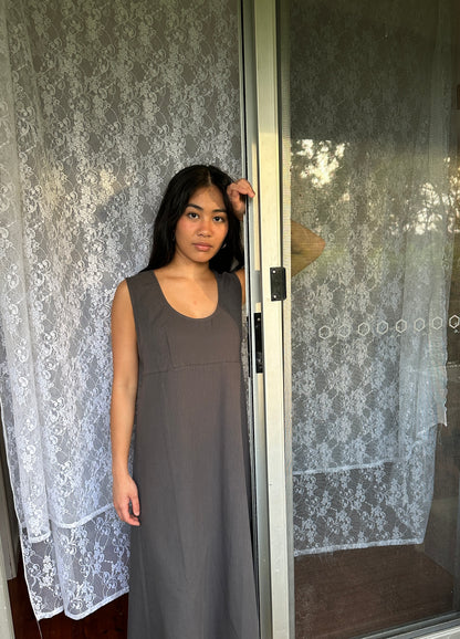 SLEEVELESS TIE DRESS - SMOKE