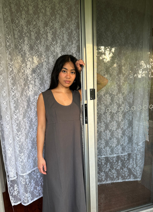 SLEEVELESS TIE DRESS - SMOKE