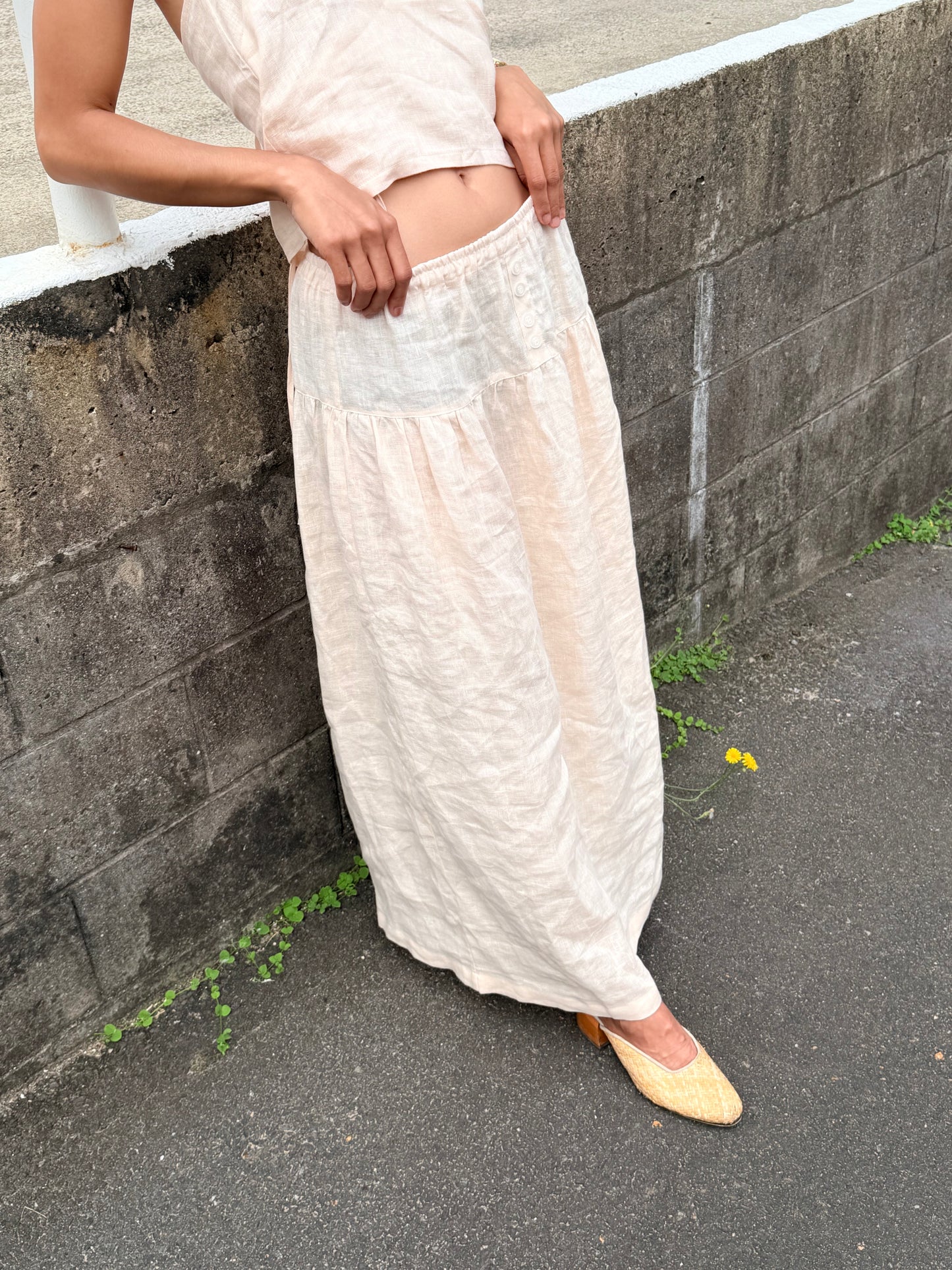 FOUR BUTTON SKIRT - SESAME