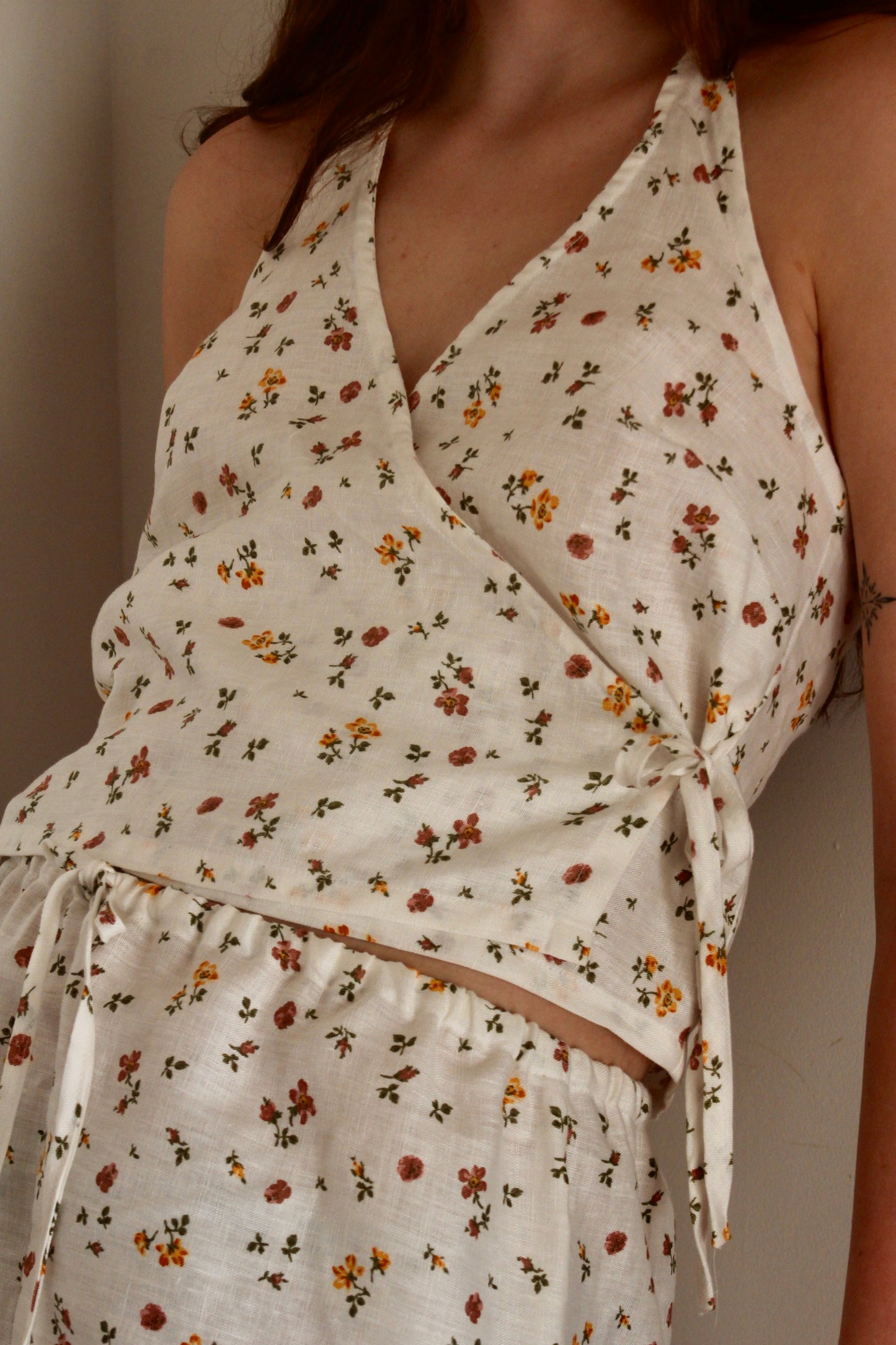 CROSS OVER HALTER - FIELD OF FLOWERS